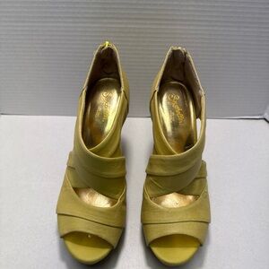 Seychelles Chartreuse Upper Leather Wedge Sandals Size 7.5